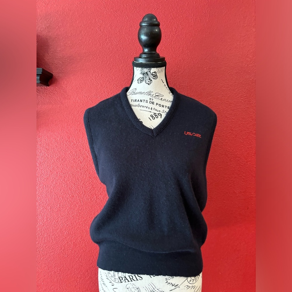 USAir Ladies Large Sleeveless Sweater Vest By Signet Made in USA blue, red logo